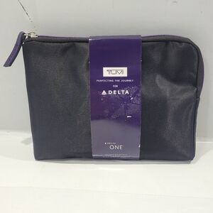 TUMI AMENITY TRAVEL TOILETRY BAG CASE DELTA FIRST CLASS BLACK/PURPLE SEALED